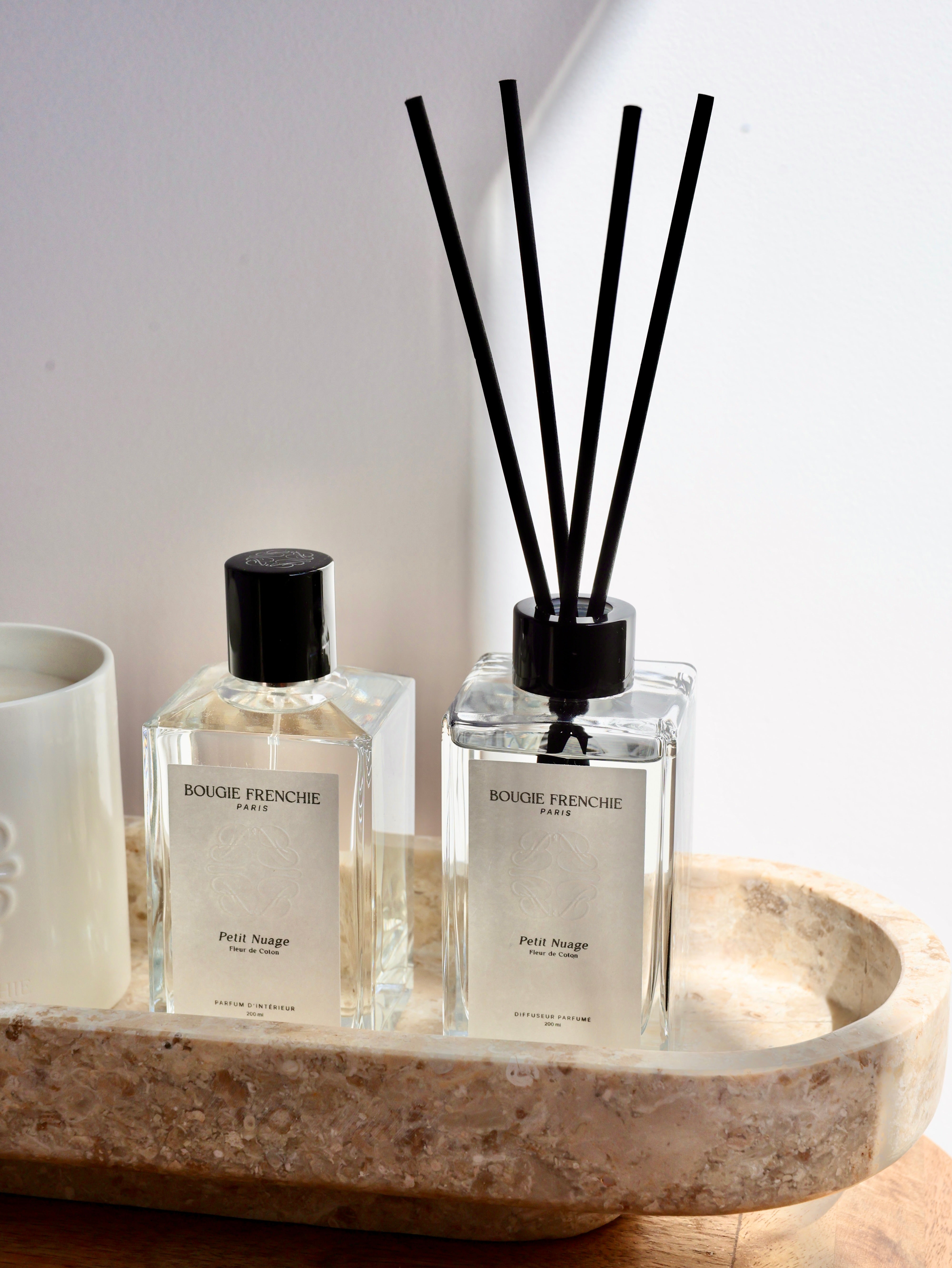 Pack signature: bougie parfumée, parfum d'intérieur et diffuseur