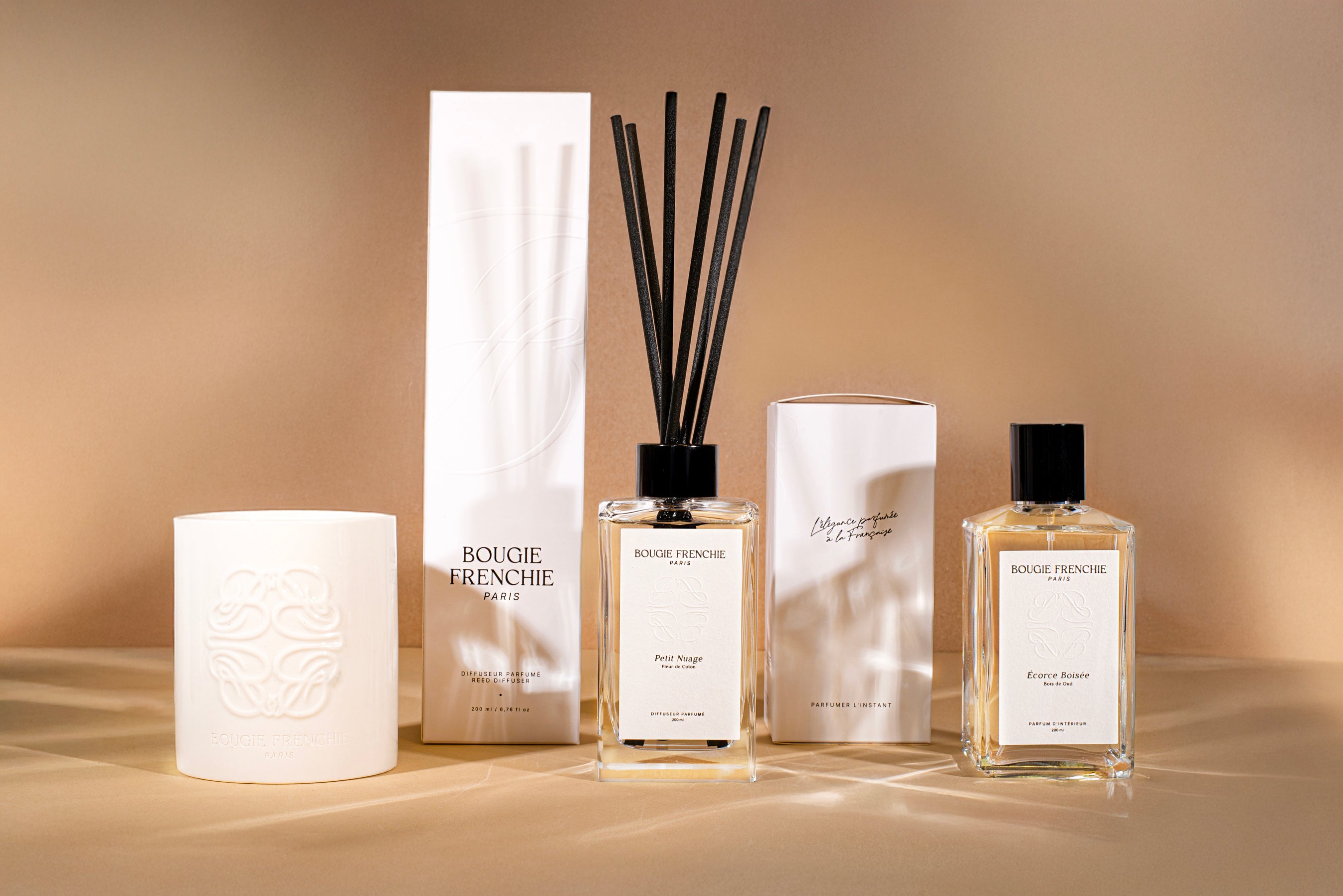 Pack signature: bougie parfumée, parfum d'intérieur et diffuseur